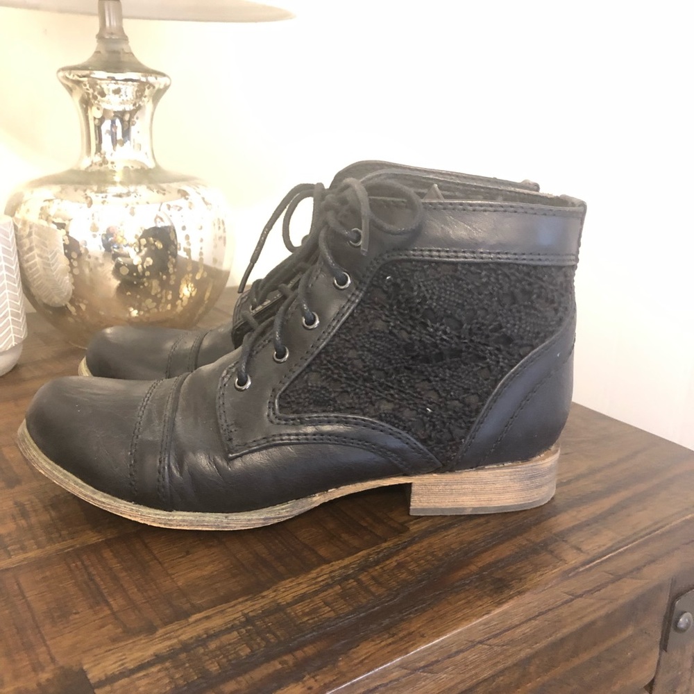 Black boots with lace